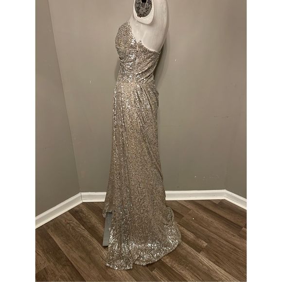 Monique Lhuillier Strapless Sequin-Embellished Draped Gown - Picture 6 of 8